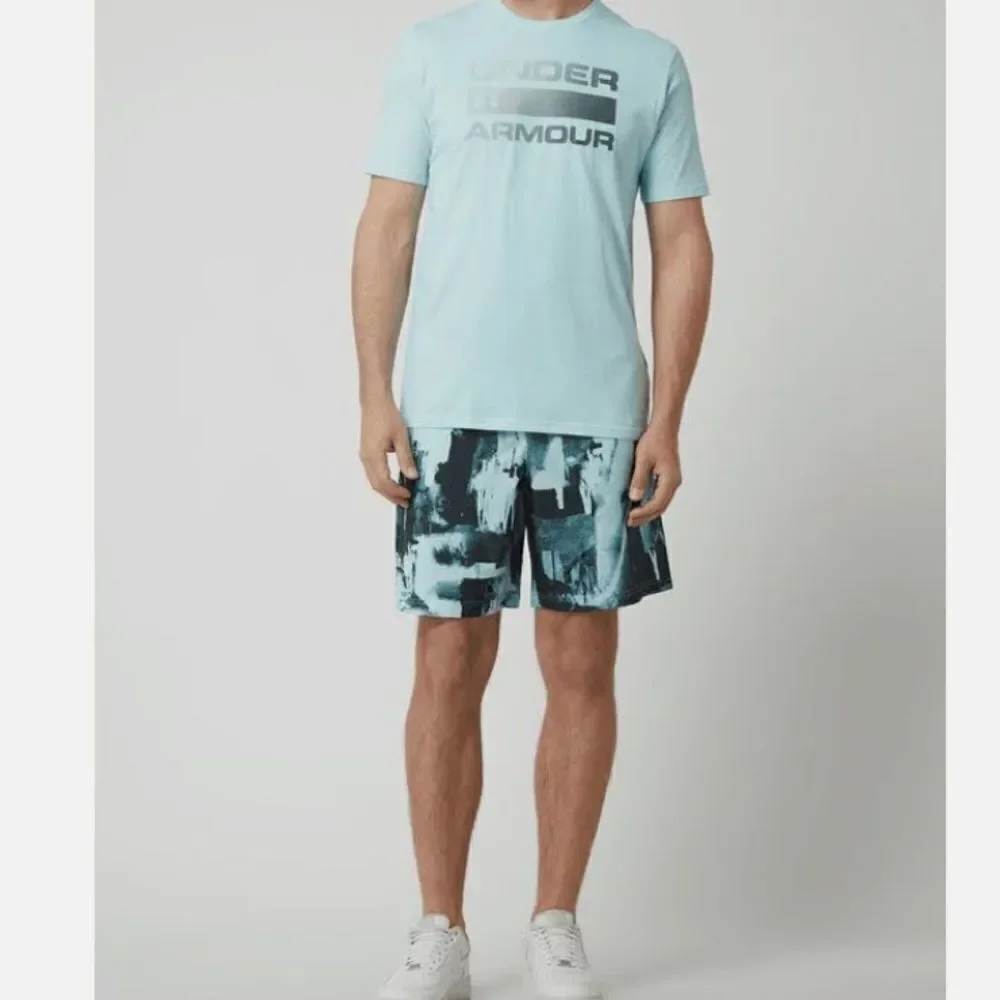 Men’s Under Armour Woven Adapt 5” Shorts Dark Blue/Aqua Size M